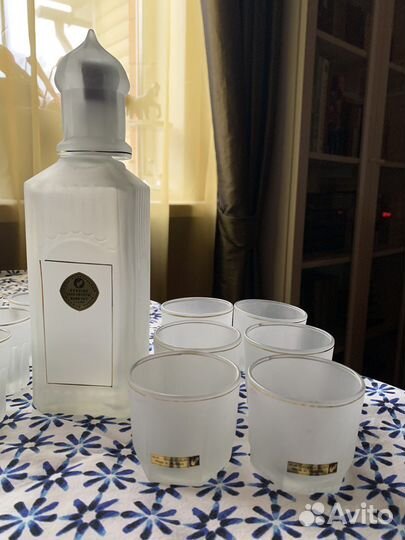 Штоф и 12 стопок- стаканчиков