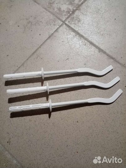 Забивной кранштейн для радиатора