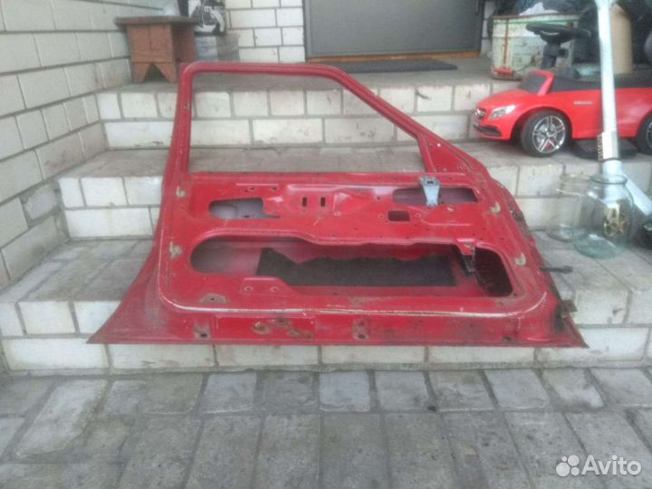 Дверь машины