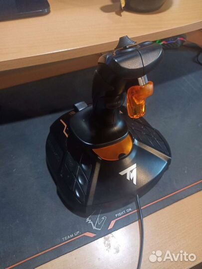 Джойстик thrustmaster t16000m