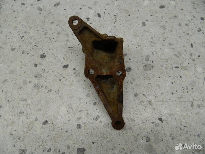 Кронштейн двигателя правый Toyota Avensis T250 200