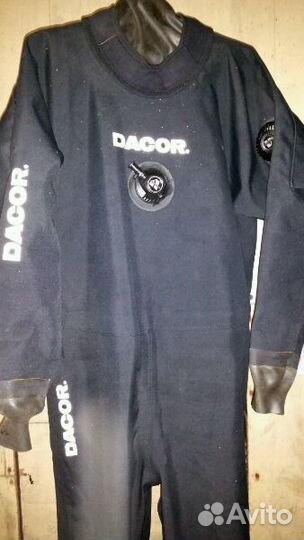 Сухой гидрокостюм для дайвинга