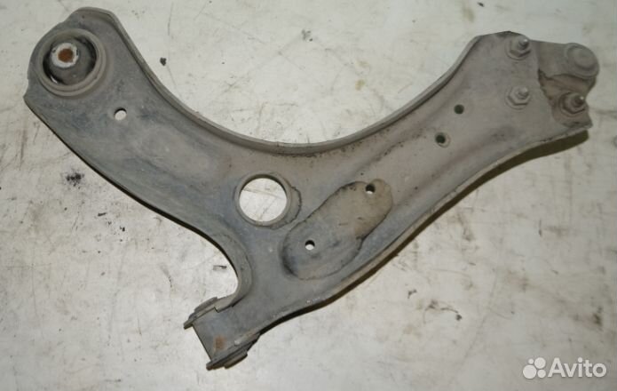 Рычаг передней подвески правый Volkswagen Polo