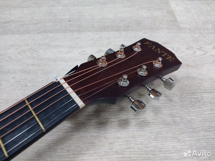 Акустическая гитара