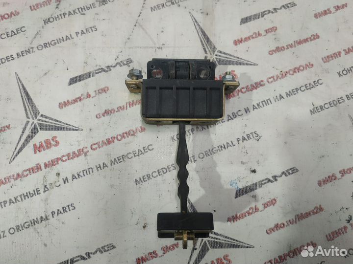 Ограничитель двери w203 Mercedes