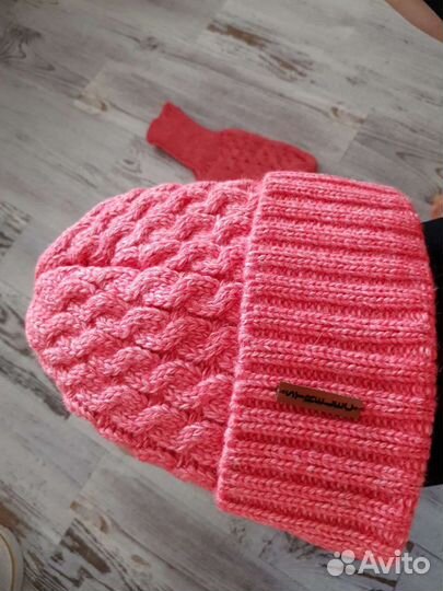 Шапка и варежки новые с этикеткой