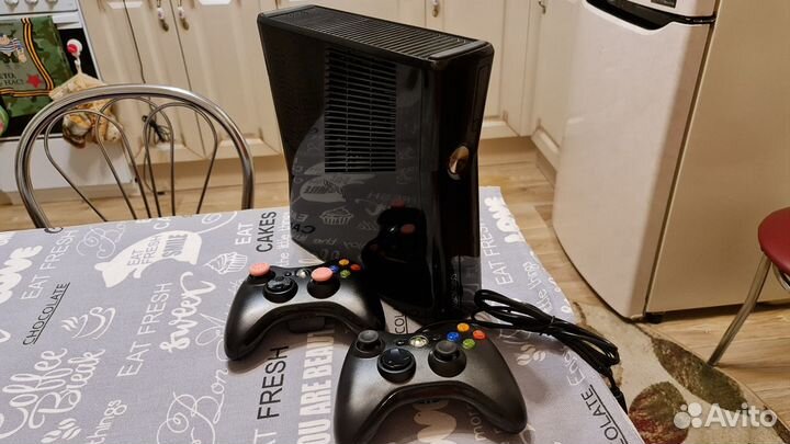 Xbox360E 250гб+50игр+Freeboot+2геймпада