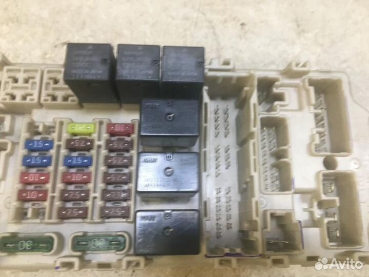 Блок предохранителей Mitsubishi Grandis NA4W 2004