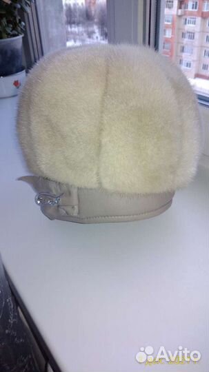 Берет, можно как шапка. Уши закрывает, глубокая. Т
