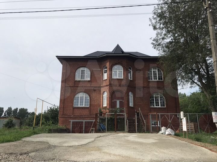 Дом 800 м² на участке 20 сот.