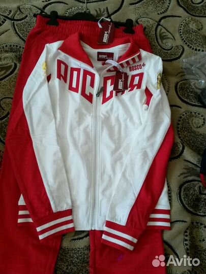 Красивый спортивный костюм