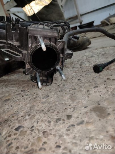 Впускной коллектор ваз 16 кл. Приора. 2112