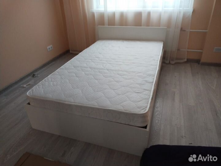 Кровать полутороспальная