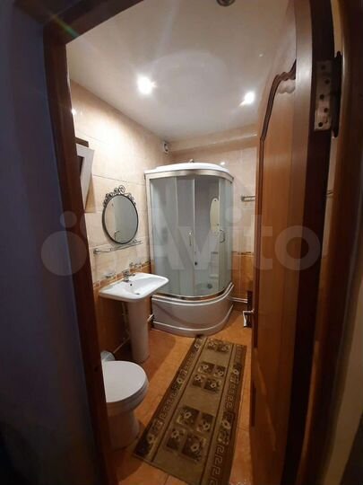 Комната 37 м² в 9-к., 1/3 эт.