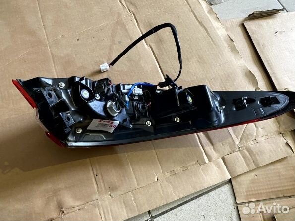 Toyota Camry V70 фонарь задний правый в крыло