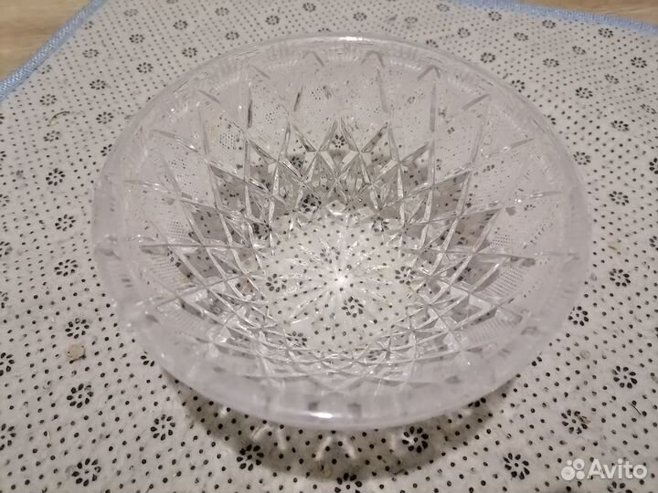 Хрустальная вазочка