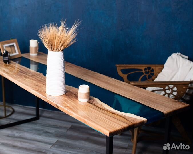 Стол «Река» из слэба вяза и эпоксидной смолы