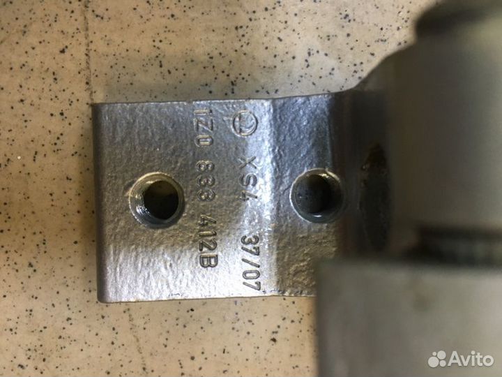 Петля двери задняя правая Skoda Octavia A5 BSE