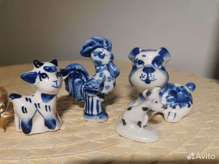 Статуэтки из стекла и фарфора (гжель)