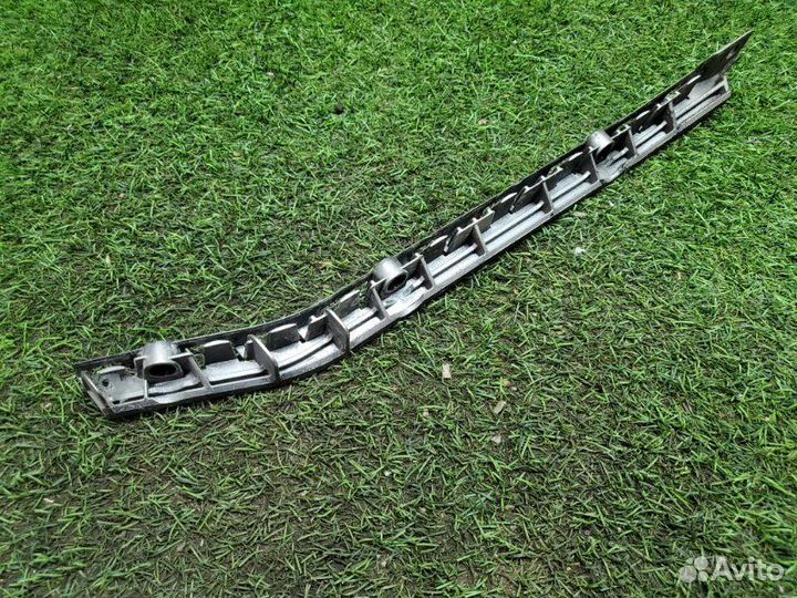 Кронштейн бампера задний правый Mercedes-Benz