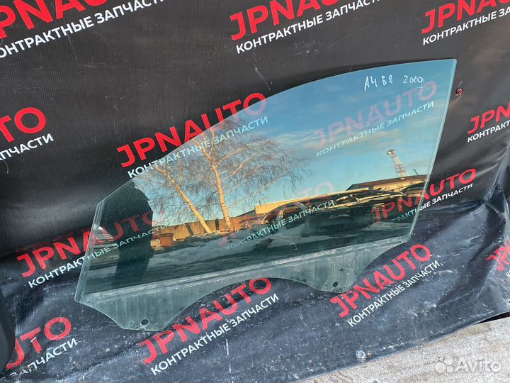 Стекло водительское Audi A4 B8 2009