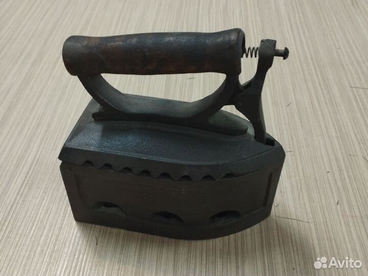 Утюг чугунный старинный