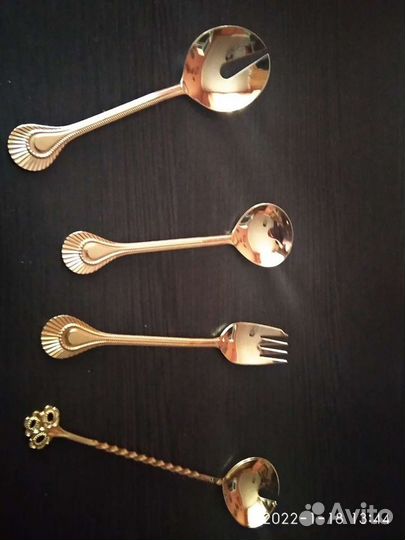 Набор предметов из мельхиора для салатов