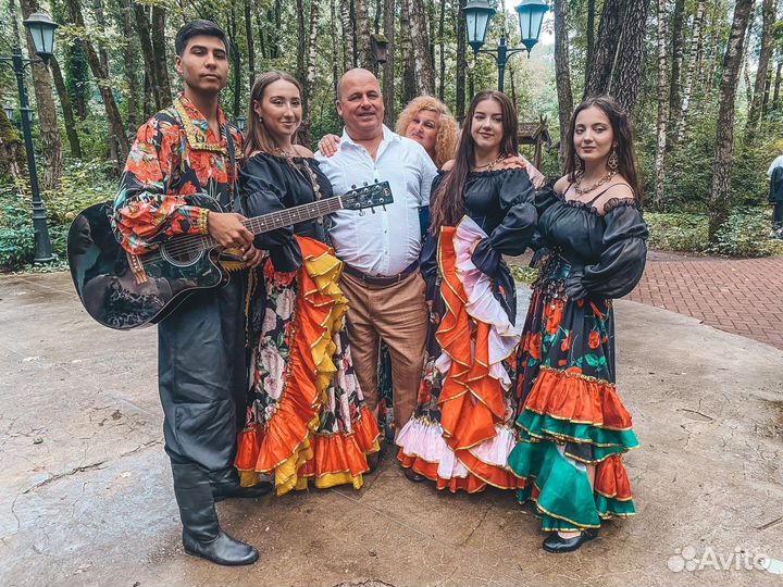 Народный цыганский ансамбль 
