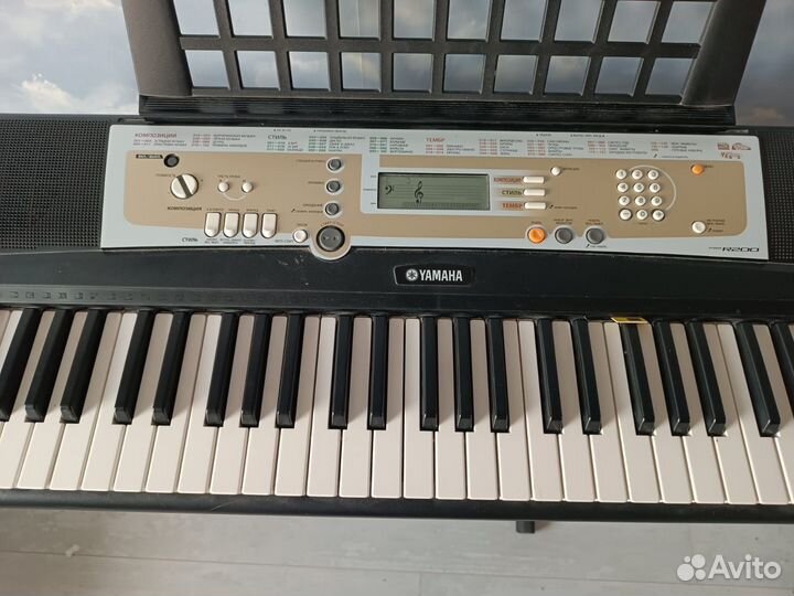Синтезатор yamaha PSR-R200