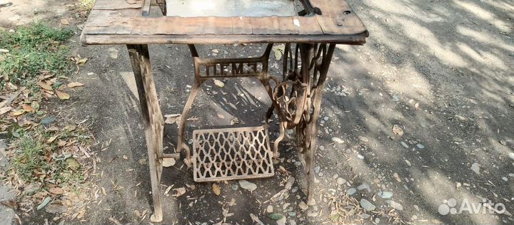 Чугунная станина от швейной машинки