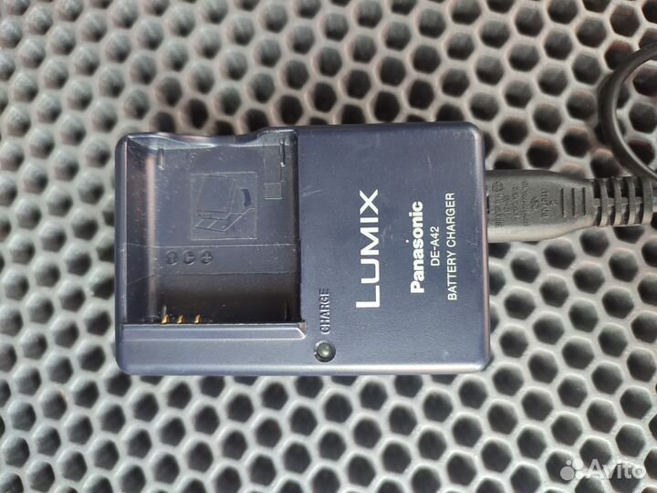 Зарядное Panasonic Lumix DE-A42