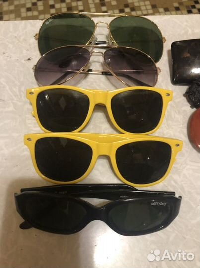 Очки и заколки для волос в дар