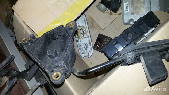 Ниссан микра К 12 педаль газа