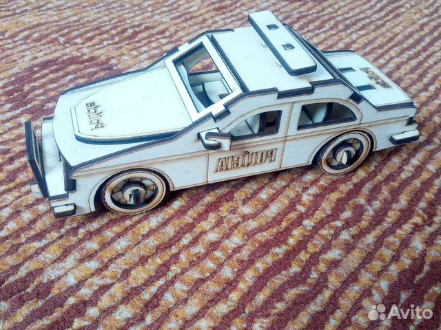 Модель машинки из фанеры