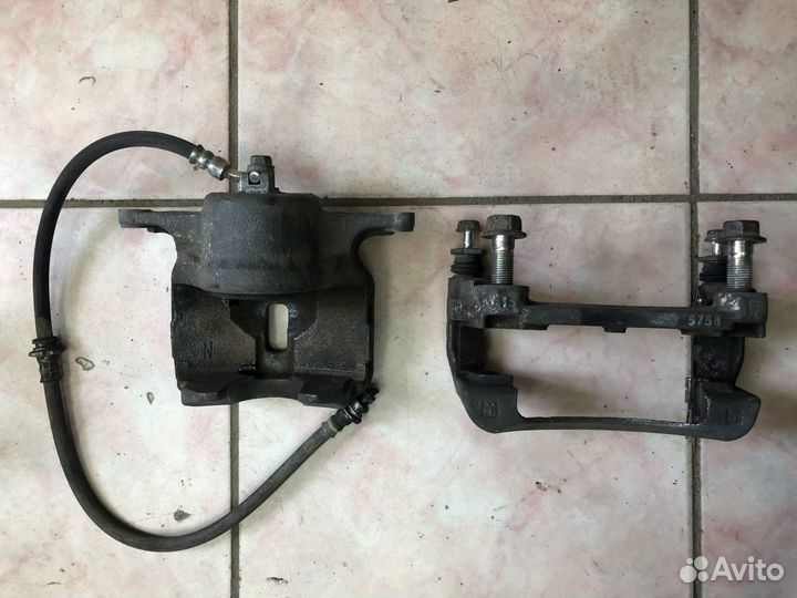 Суппорт передний левый Nissan Qashqai J11 рест