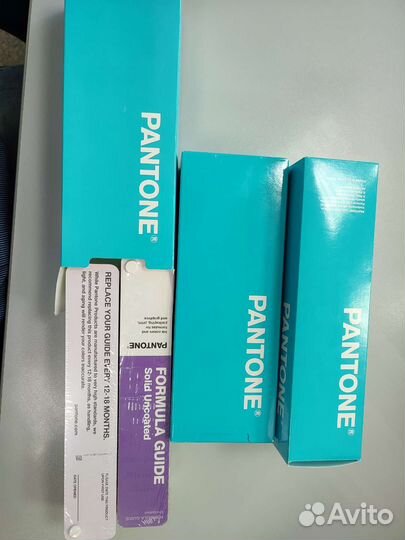 Справочник (пантонник) Pantone