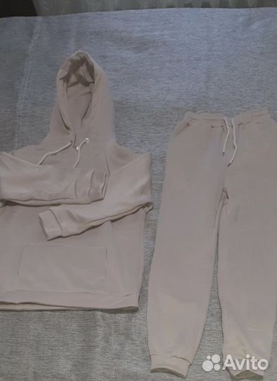 Женский спортивный костюм