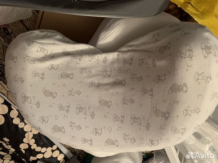 Анатомическая подушка для кормления