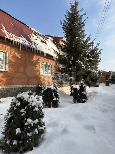 Дом 1000 м² на участке 20 сот.