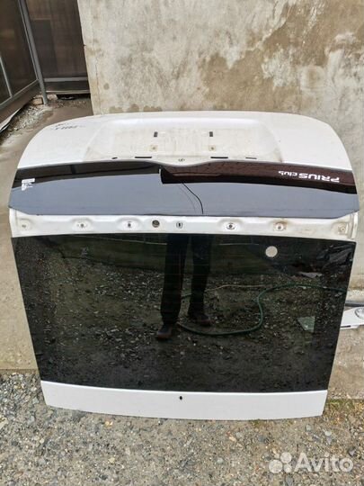 Приус 20. Задняя крышка багажника в разборе