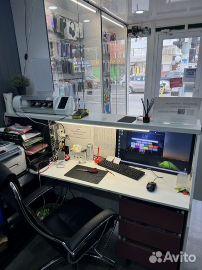 Два сервисных центра с павильоном