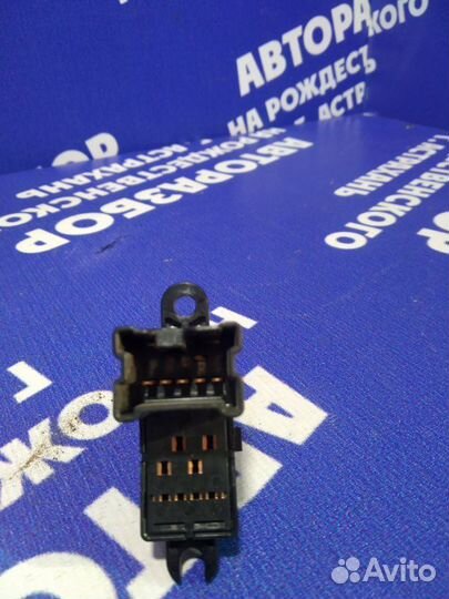 Кнопка стеклоподъемника Nissan Qashqai J10