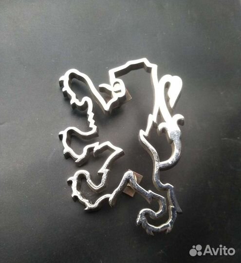 Эмблема на авто