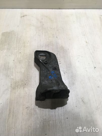 Кронштейн двигателя правый Ауди 80 Б3 893199308B