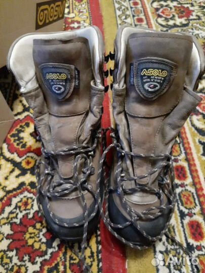 Продам трекинговые ботинки