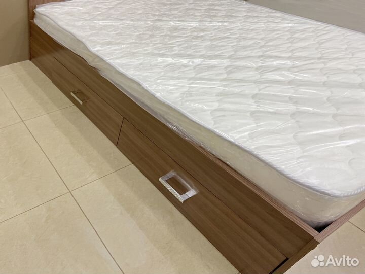 Кровать с ящиками