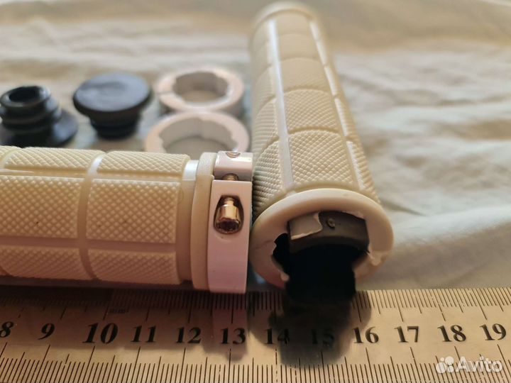 Грипсы для велосипеда белые, черные силикон