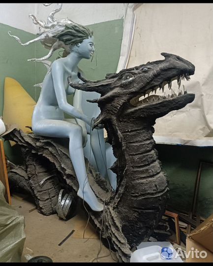 Скульптура дракона
