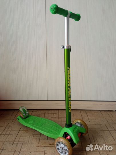 Самокат трехколесный