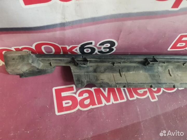 Накладка крыла Toyota Land Cruiser 200 2008 перед